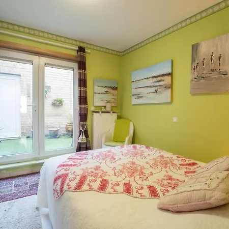 De Tulp - Romantic By Interhome