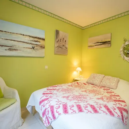 De Tulp - Romantic By Interhome