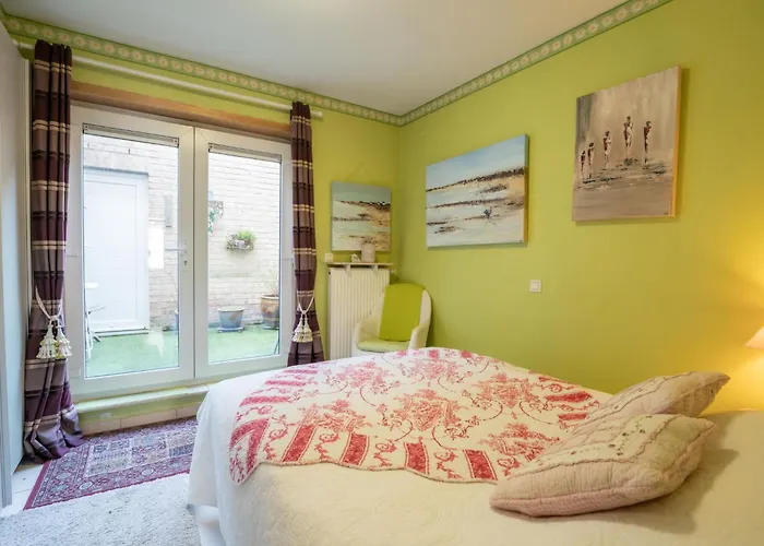 De Tulp - Romantic By Interhome